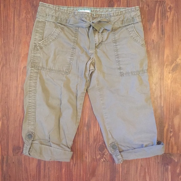 American Eagle Capris. Size 2 - Picture 2 of 8